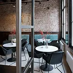 Boutique Oosteinde فندق 3*