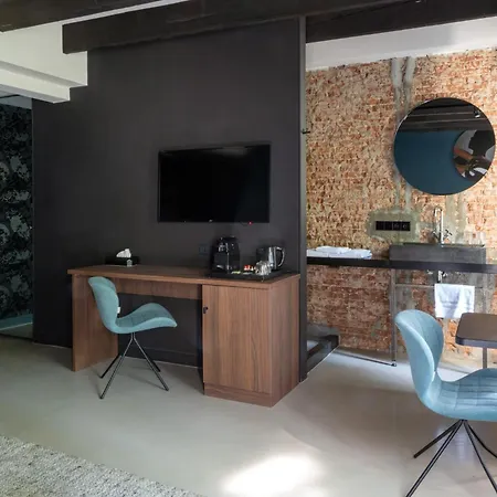 Boutique Oosteinde 3*